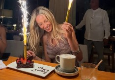 Ljubavna afera na pomolu: Nedavno ronila suze zbog raskida, a sad pala fudbaleru u zagrljaj!